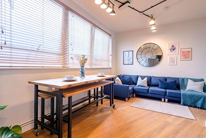 5 Bedroom Property To Rent In Flat, London, TW1