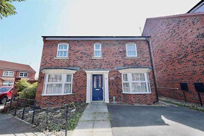 3 Bedroom Detached House For Sale In Shinewater Park, Kingswood, Hull, HU7