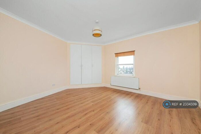 3 Bedroom Flat To Rent In Farquhar Road, Crystal Palace, SE19