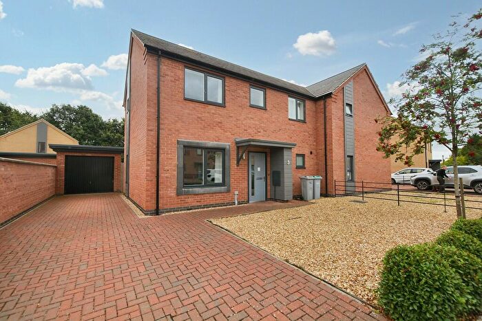 3 Bedroom Semi-Detached House For Sale In The Hedgerows, Collingham, Newark, NG23