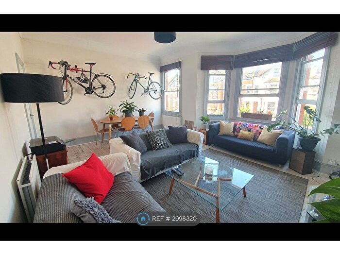 3 Bedroom Flat To Rent In Gleneagle Road, London, SW16