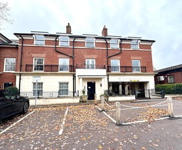 2 Bedroom Apartment For Sale In Fleur De Lis, Hartley Wintney, RG27