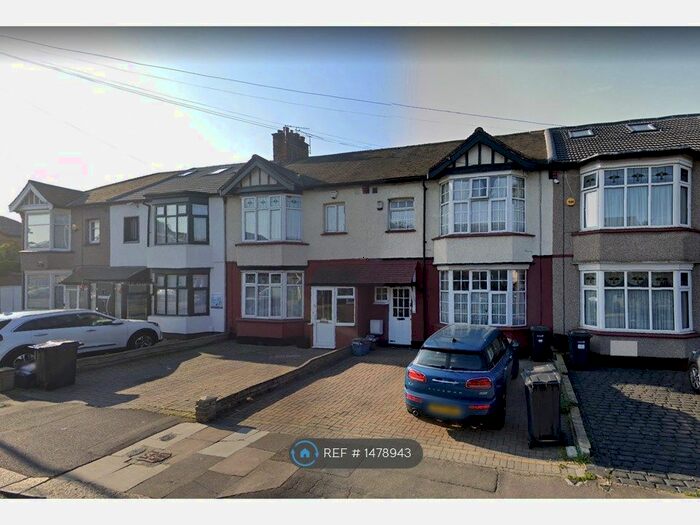 3 Bedroom Terraced House To Rent In Benton Road, Seven Kings, Ilford, IG1