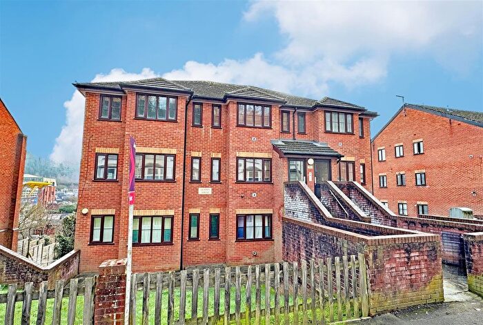 1 Bedroom Flat For Sale In Garlands Road, Redhill, RH1