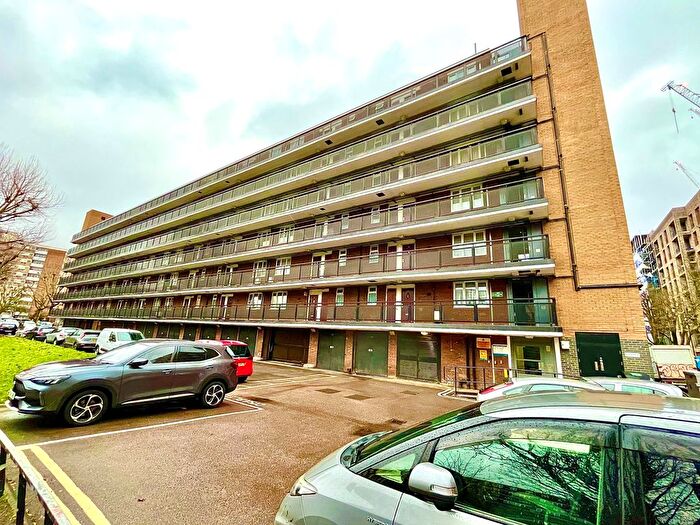 2 Bedroom Flat For Sale In Lockwood Square, Bermondsey, London, SE16