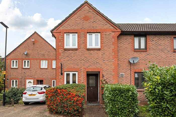 1 Bedroom Semi Detached House For Sale In Kilross Road, Bedfont, TW14