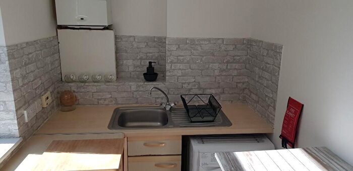 1 Bedroom Flat To Rent In Oakley Square, London, NW1