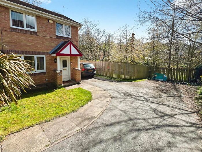 3 Bedroom Semi Detached House For Sale In Drovers Way, Bradford, BD2