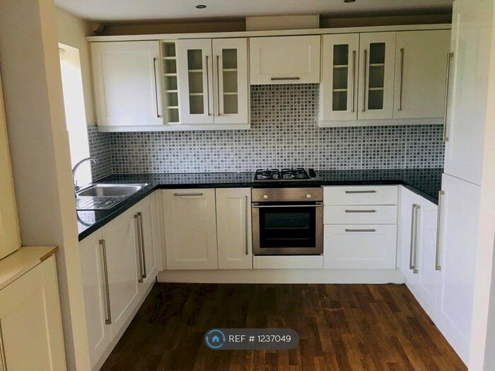 2 Bedroom Flat To Rent In Rochdale Road, Rochdale OL16