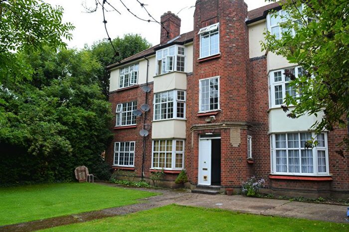 2 Bedroom Flat To Rent In Hale Lane, Mill Hill, NW7