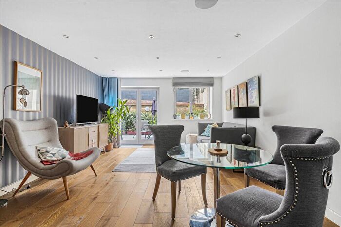 3 Bedroom Apartment For Sale In Mile End Road, London, E1