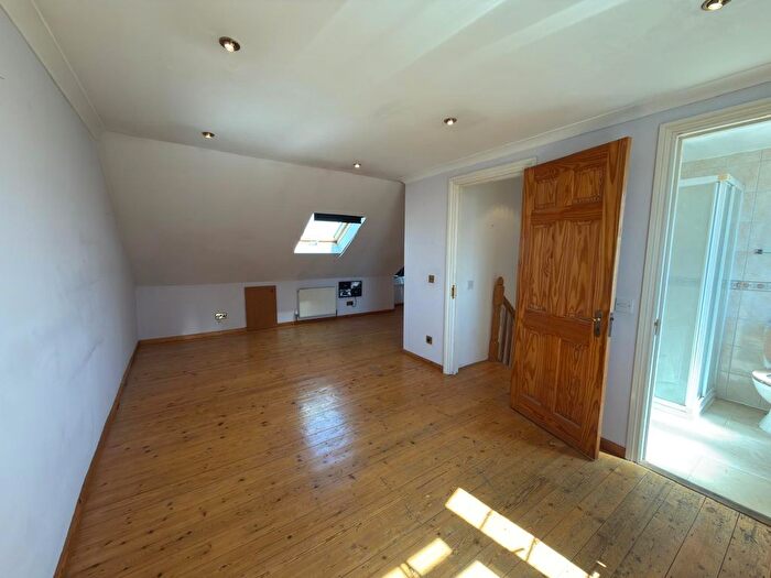 5 Bedroom Semi Detached House To Rent In Ilford, IG1