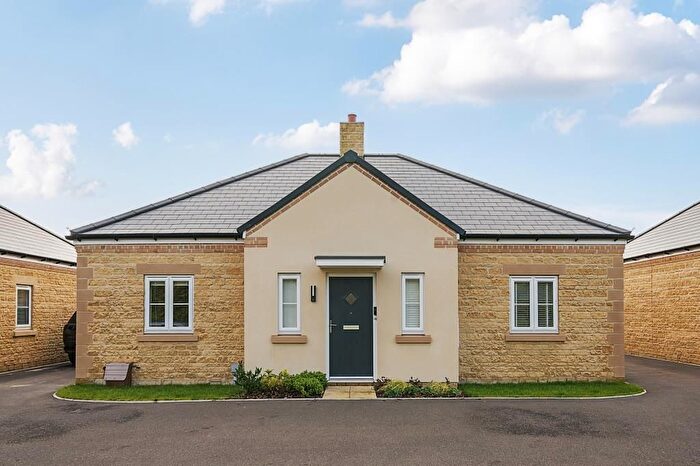 3 Bedroom Detached Bungalow For Sale In Holloway Lane, Minster Lovell, OX29
