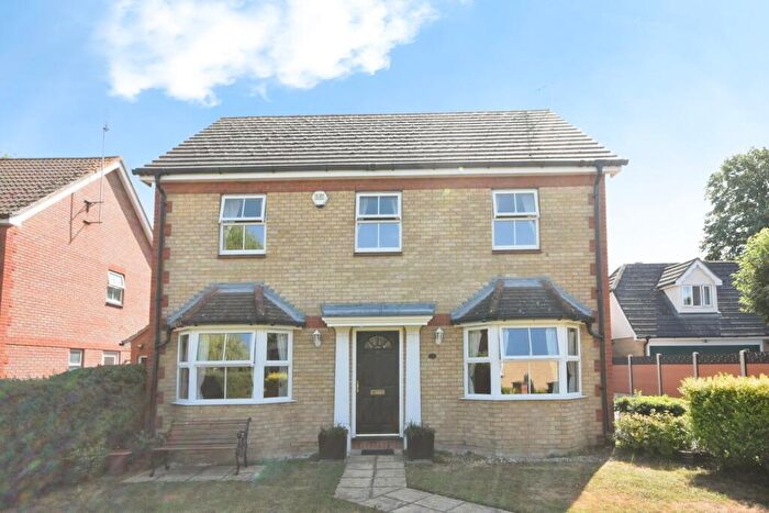 4 Bedroom Detached House For Sale In Headingley Close, Basildon, SS13