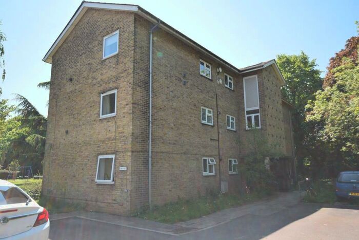 3 Bedroom Flat To Rent In Roe Green Lane, Hatfield, AL10