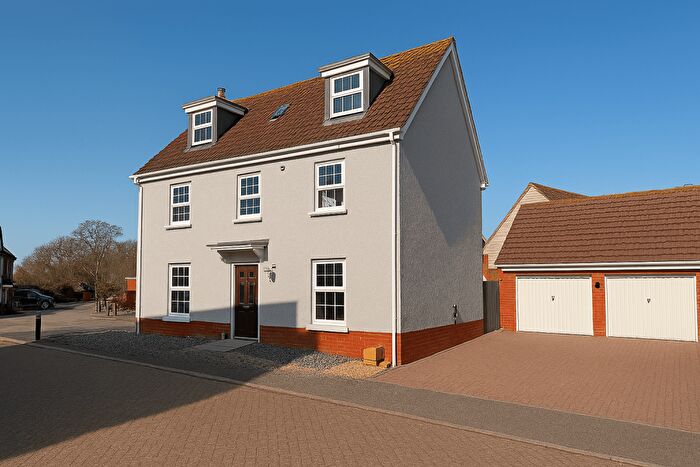 6 Bedroom Detached House For Sale In Townsend Way, NR32