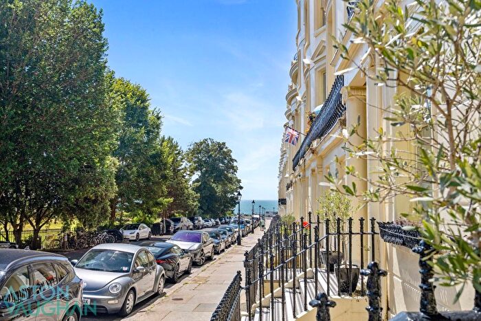 1 Bedroom Flat To Rent In Brunswick Square, Hove, BN3