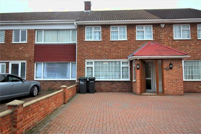 3 Bedroom End Of Terrace House To Rent In Beaumont Drive, Northfleet, Gravesend, Kent, DA11