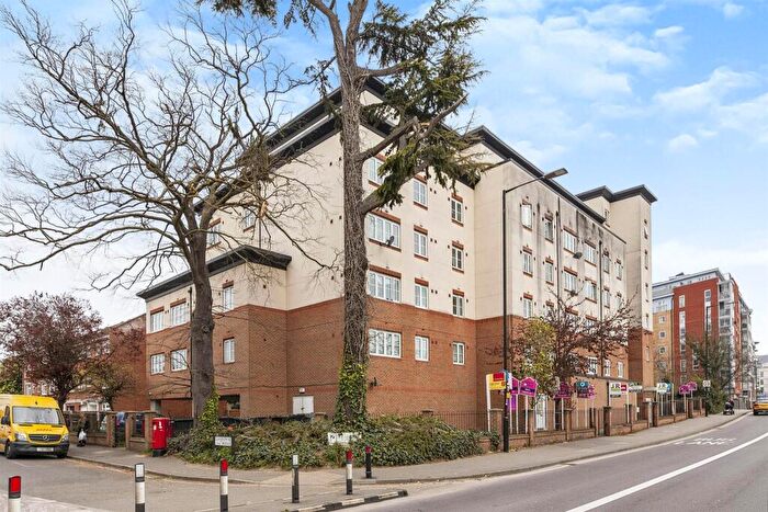 2 Bedroom Apartment To Rent In Bath Road, Slough, SL1
