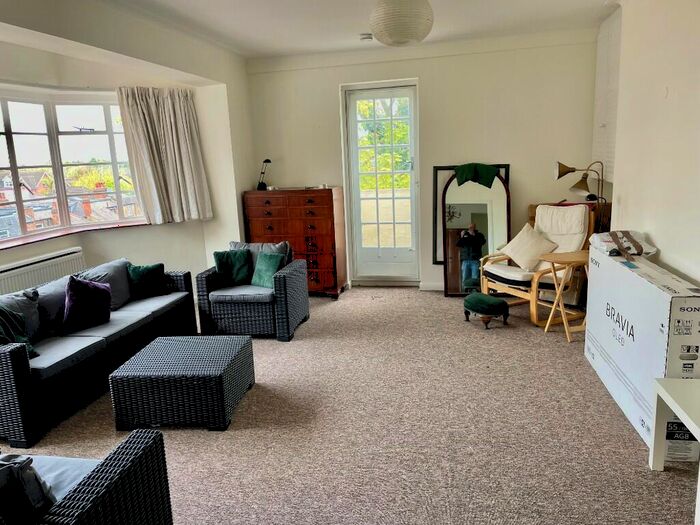 3 Bedroom Flat To Rent In Shoot Up Hill, London, NW2