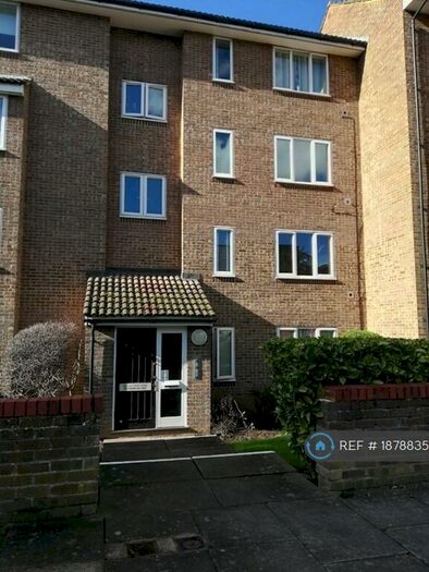 Studio To Rent In Westmoreland Drive, Sutton, SM2