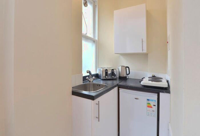 1 Bedroom Flat To Rent In Hill Street, London, W1J