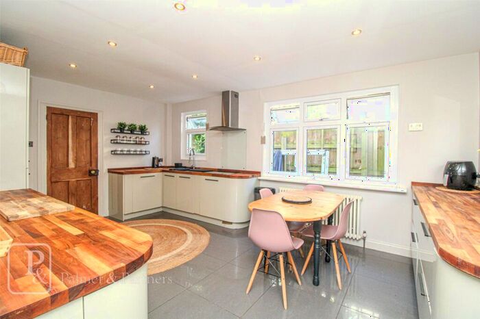 5 Bedroom Link Detached House For Sale In Skelmersdale Road, Clacton-on-Sea, Essex, CO15