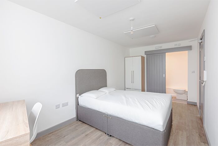 1 Bedroom Flat To Rent In Leeds Road, Castleford, WF10