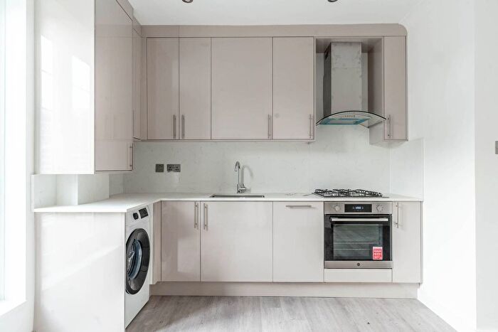 1 Bedroom Flat For Sale In Aldenham Road, Bushey, WD23