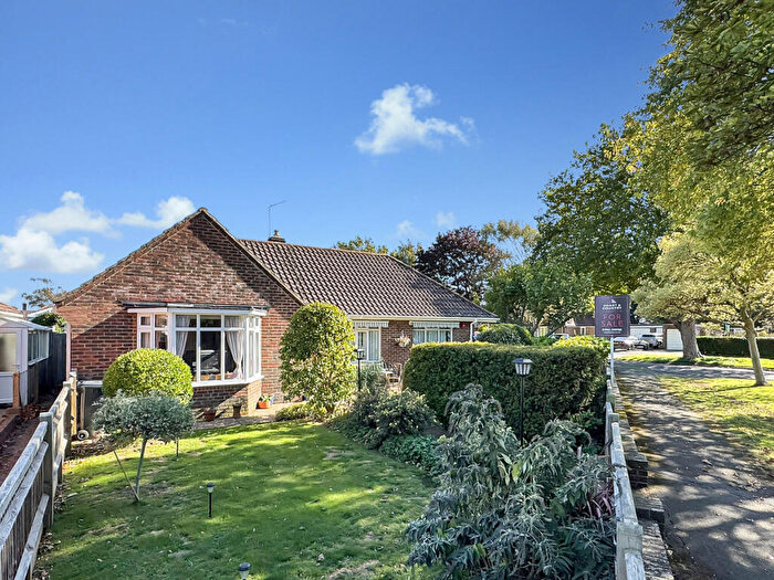 2 Bedroom Detached Bungalow For Sale In Glynde Avenue, Goring-by-sea, BN12