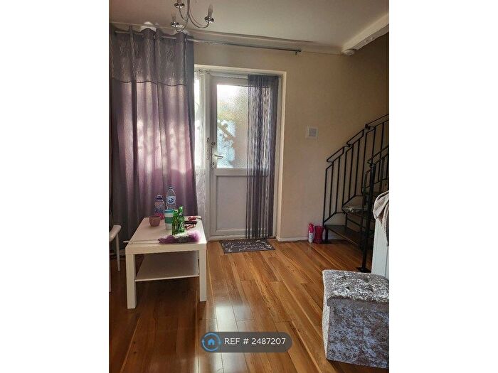 1 Bedroom Terraced House To Rent In Apsledene, Gravesend, DA12