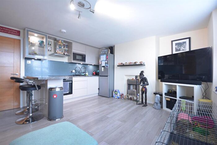 1 Bedroom Apartment To Rent In East Street, Epsom, Surrey, KT17