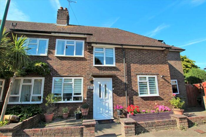 3 Bedroom Semi-Detached House To Rent In Oakhill Road, Horsham, RH13