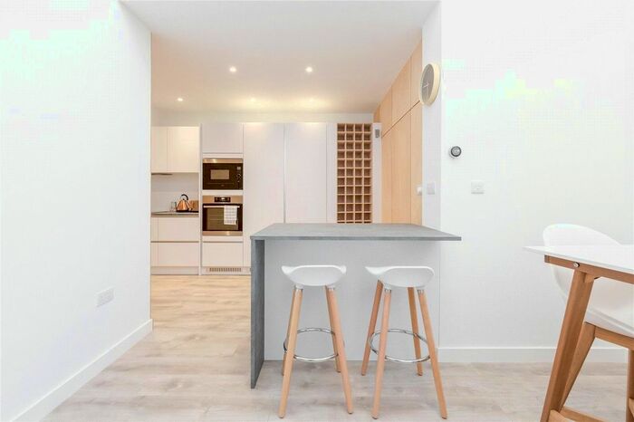 2 Bedroom Flat To Rent In Grange Road, Tower Bridge, SE1