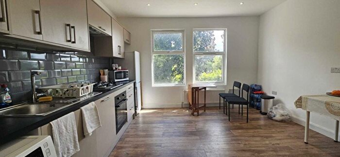 4 Bedroom Maisonette To Rent In South Ealing Road, London, W5
