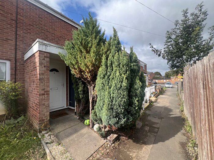 1 Bedroom Flat For Sale In Waveney Close, The Grange, NN11