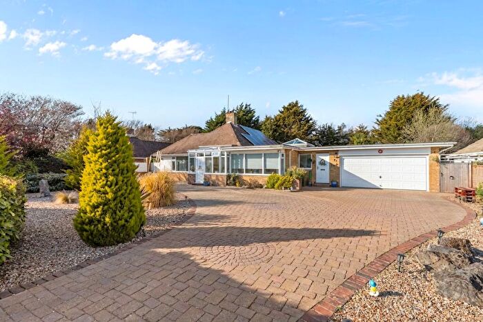 4 Bedroom Detached Bungalow For Sale In Michel Grove, East Preston, BN16