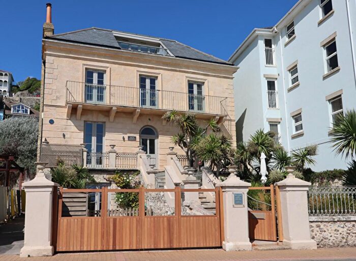 2 Bedroom Apartment To Rent In Esplanade, Ventnor, PO38