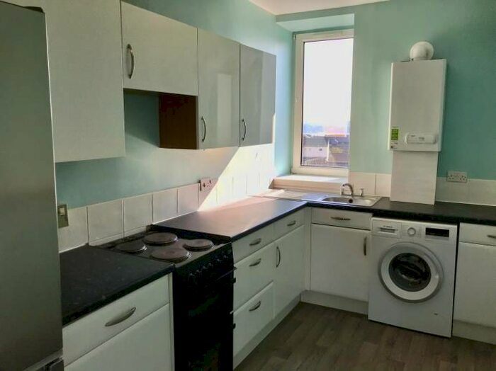 3 Bedroom Flat To Rent In Dundonald Street, Dundee, DD3