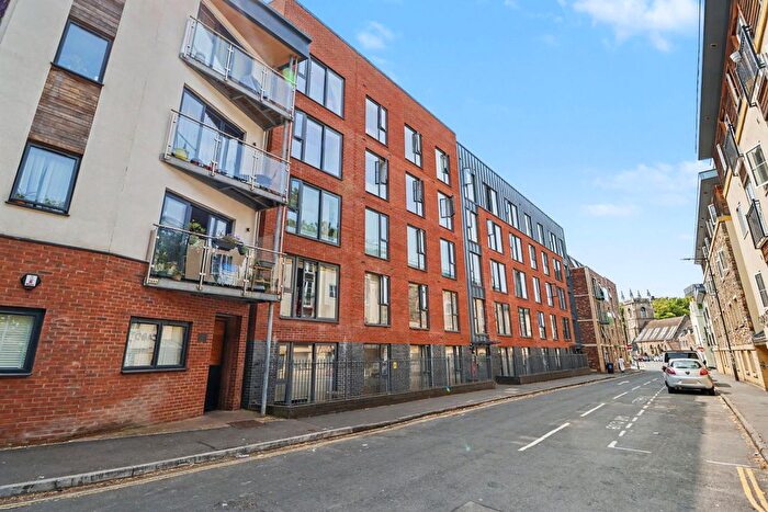 2 Bedroom Flat For Sale In Braggs Lane, Bristol, Somerset, BS2