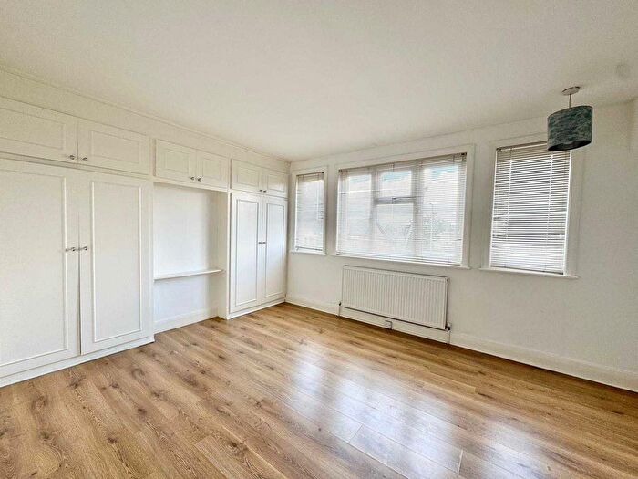 2 Bedroom Flat To Rent In Croydon Road, Beckenham, BR3