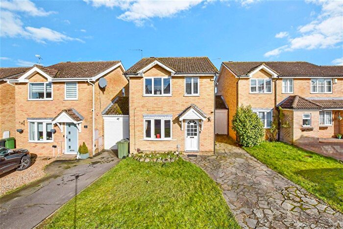 3 Bedroom Link Detached House For Sale In Finglesham Court, Maidstone, Kent, ME15