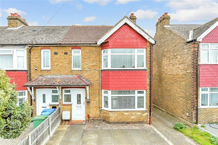2 Bedroom Semi Detached House For Sale In Grovehurst Road, Kemsley, Sittingbourne, Kent, ME10