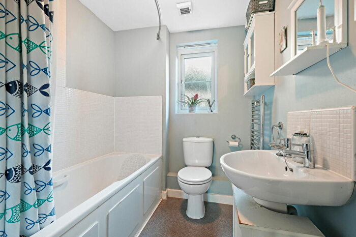 2 Bedroom Apartment For Sale In Yeomans Close, Astwood Bank, Redditch, B96