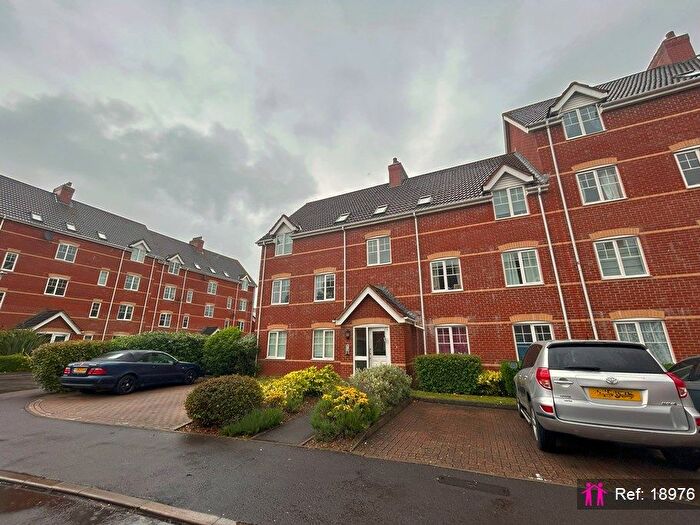 2 Bedroom Flat To Rent In Windsor Court, Newbury, RG14