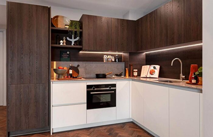 3 Bedroom Flat For Sale In Queens Cross, Royal Docks, E16