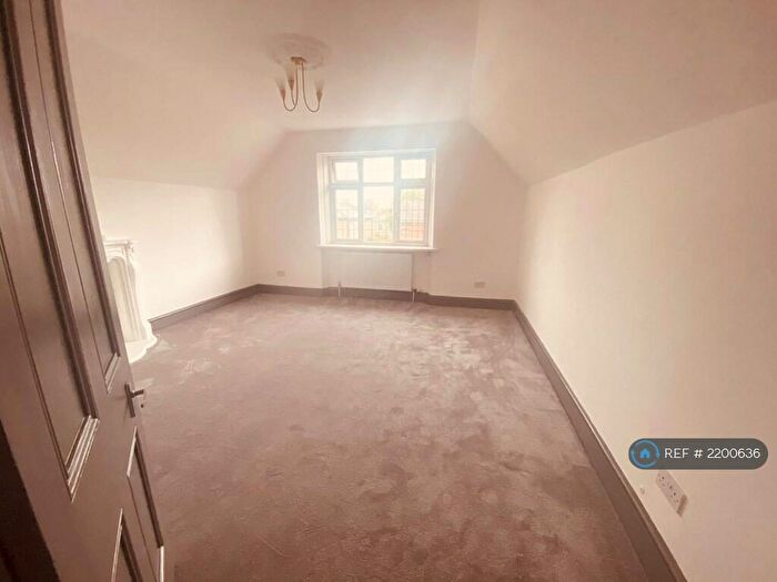 2 Bedroom Flat To Rent In Cadogan Road, Surbiton, KT6