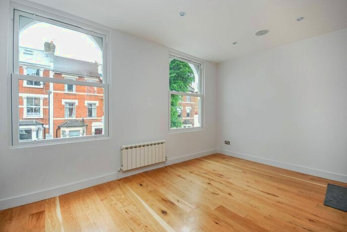2 Bedroom Flat To Rent In Avenell Road, Highbury, London, N5