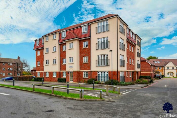2 Bedroom Apartment To Rent In Schoolgate Drive, Morden, SM4