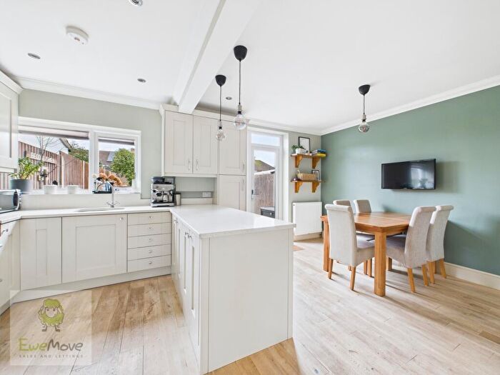 3 Bedroom Terraced House For Sale In Cooling Road, Rochester, ME2